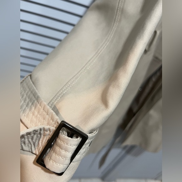 Ladies Trench Coat - Picture 3 of 9